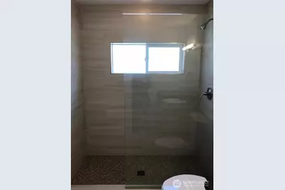 7447 Corliss Avenue N, Seattle, WA 98103 - Photo 19