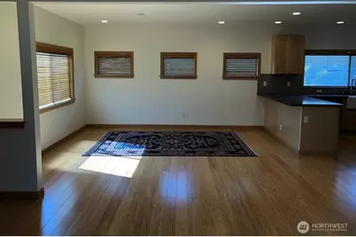 7447 Corliss Avenue N, Seattle, WA 98103 - Photo 25