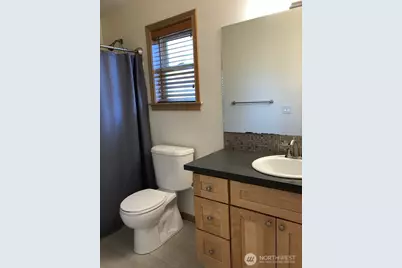 7447 Corliss Avenue N, Seattle, WA 98103 - Photo 11