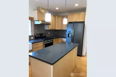 7447 Corliss Avenue N, Seattle, WA 98103 - Photo 9