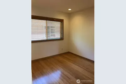 7447 Corliss Avenue N, Seattle, WA 98103 - Photo 13