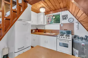 640 E Rauschert Rd, Grapeview, WA 98546 - Photo 17