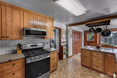 2715 Cedarwood Avenue, Bellingham, WA 98225 - Photo 11