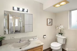 332 NE 50th St, Seattle, WA 98105 - Photo 13