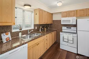 332 NE 50th St, Seattle, WA 98105 - Photo 7