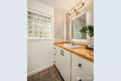 11517 Tyler Place NE, Bainbridge Island, WA 98110 - Photo 23