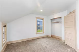 709 NE 43rd St, Seattle, WA 98105 - Photo 3