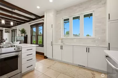 2716 Warren Avenue N, Seattle, WA 98109 - Photo 15
