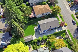 2716 Warren Ave N, Seattle, WA 98109 - Photo 37