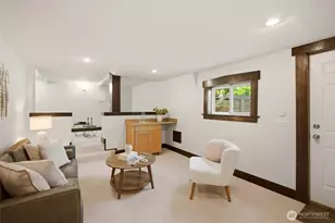 2716 Warren Ave N, Seattle, WA 98109 - Photo 21