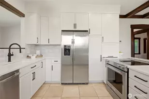 2716 Warren Ave N, Seattle, WA 98109 - Photo 13