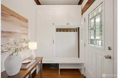 2716 Warren Avenue N, Seattle, WA 98109 - Photo 5