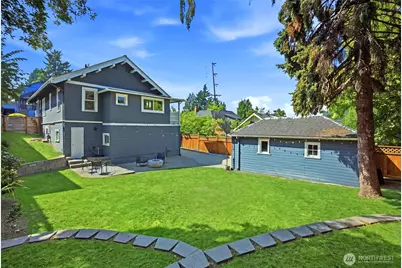 2716 Warren Avenue N, Seattle, WA 98109 - Photo 33