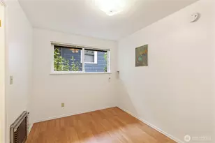 710 NE 43rd St, Seattle, WA 98105 - Photo 3