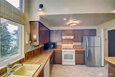 7565 Crescent Lane, Anacortes, WA 98221 - Photo 11