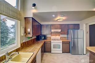 7565 Crescent Ln, Anacortes, WA 98221 - Photo 11