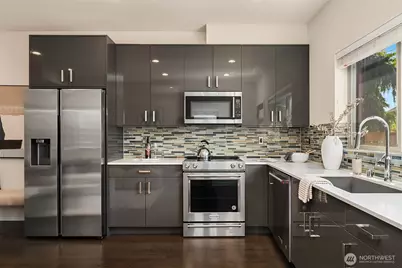 8356 19th Avenue NW #B, Seattle, WA 98117 - Photo 9