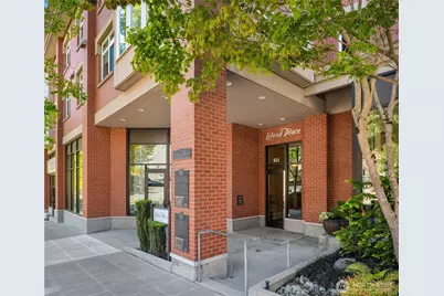 631 Market St W #202, Kirkland, WA 98033 - Photo 1