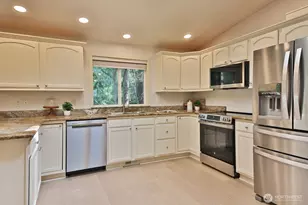 4323 Shadowood Dr, Clinton, WA 98236 - Photo 9
