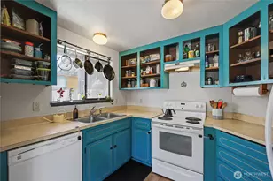 823 W 15th St, Port Angeles, WA 98363 - Photo 13