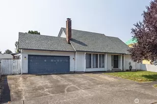 2427 Hickory Ave, Longview, WA 98632 - Photo 1