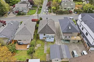 308 NE 50th St, Seattle, WA 98105 - Photo 31