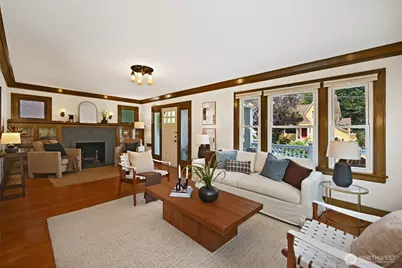 523 N 70th Street, Seattle, WA 98103 - Photo 3
