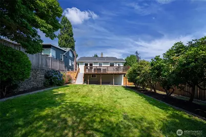523 N 70th Street, Seattle, WA 98103 - Photo 15