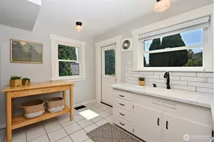 523 N 70th St, Seattle, WA 98103 - Photo 7