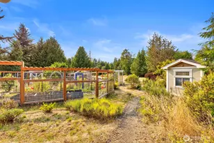 25613 Tytler Rd NE, Poulsbo, WA 98370 - Photo 27