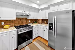 402 Aloha St, Seattle, WA 98109 - Photo 7