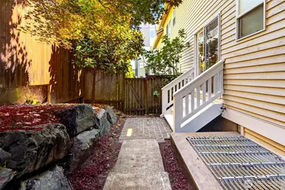402 Aloha Street, Seattle, WA 98109 - Photo 29