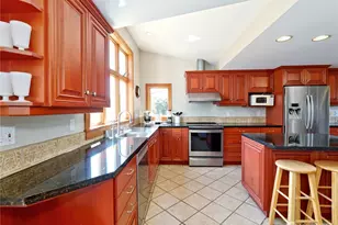 1012 Evergreen Dr, Bellevue, WA 98004 - Photo 5