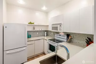 2415 2nd Ave, Seattle, WA 98121 - Photo 15