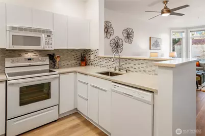 2415 2nd Avenue #432, Seattle, WA 98121 - Photo 13
