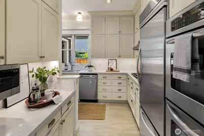 939 13th Avenue E, Seattle, WA 98102 - Photo 11