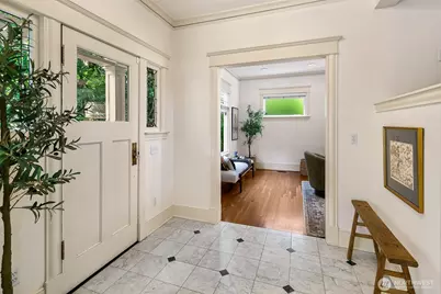 939 13th Avenue E, Seattle, WA 98102 - Photo 3