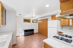 346 N 102nd St, Seattle, WA 98133 - Photo 11
