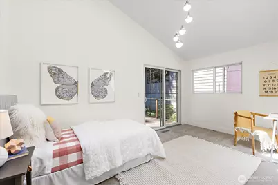 2035 West Lake Sammamish Parkway SE, Bellevue, WA 98008 - Photo 21