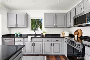 2035 W Lake Sammamish Pkwy SE, Bellevue, WA 98008 - Photo 9