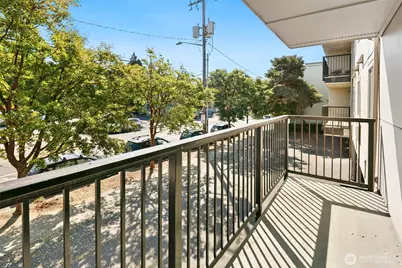 9255 Greenwood Avenue N #27, Seattle, WA 98103 - Photo 15