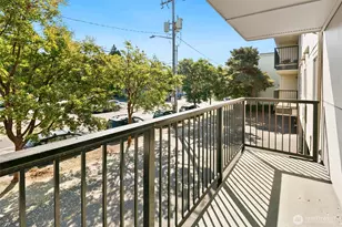 9255 Greenwood Ave N, Seattle, WA 98103 - Photo 15