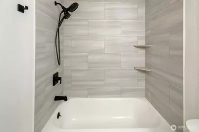 9255 Greenwood Avenue N #27, Seattle, WA 98103 - Photo 9