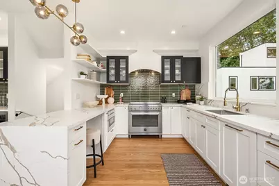 536 W Barrett Street, Seattle, WA 98109 - Photo 3