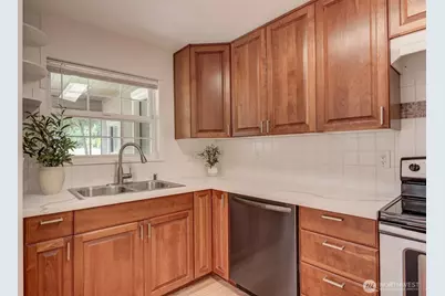 8183 NE 165th Street, Kenmore, WA 98028 - Photo 7