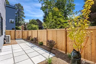 8037 Wallingford Ave N, Seattle, WA 98103 - Photo 15