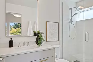8037 Wallingford Ave N, Seattle, WA 98103 - Photo 21