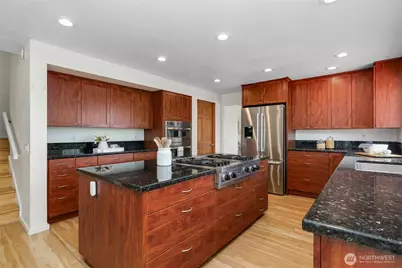 8808 NE 14th Street, Clyde Hill, WA 98004 - Photo 11