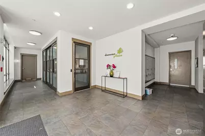 4547 8th Avenue NE #504, Seattle, WA 98105 - Photo 25