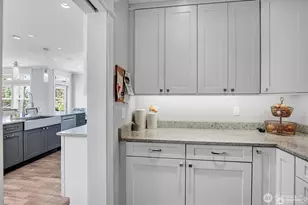 9950 SE 39th St, Mercer Island, WA 98040 - Photo 13